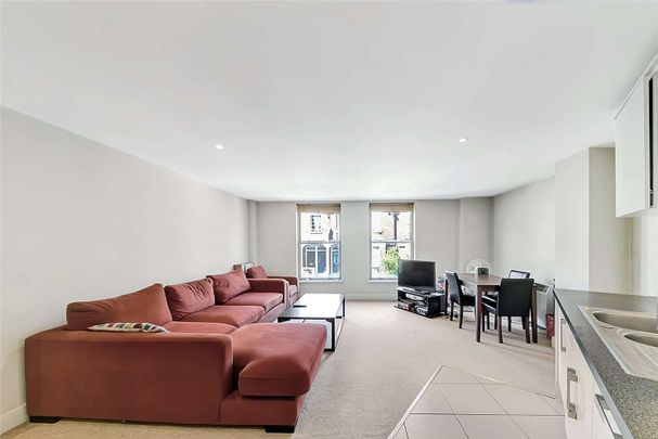 A well presented two bedroom flat ideally situation near to Clapham Junction station. - Photo 1