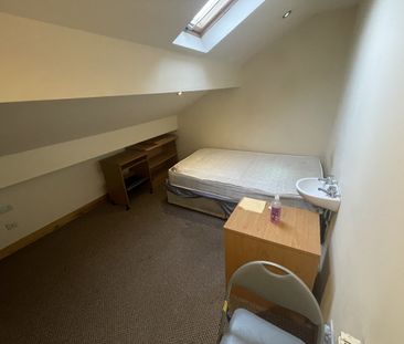 Room 6, 252, Aqueduct Street, Preston - Photo 1