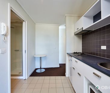 Furnished Studio Apartment - Photo 3