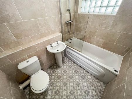 2 BED Apartment To rent - Photo 5