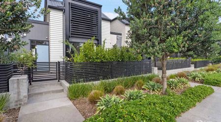 Hobsonville, 3 bedrooms, $750 - Photo 2