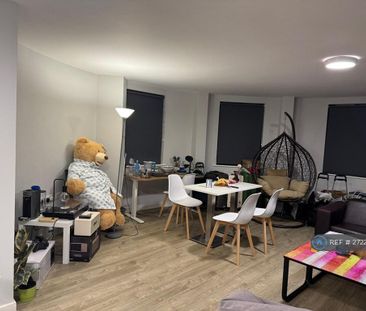 1 bedroom in a flat share to rent - Photo 2