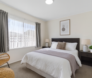 Superb Living - Unbeatable Location - Photo 2