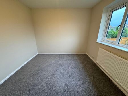 4 bedroom semi-detached house to rent - Photo 4