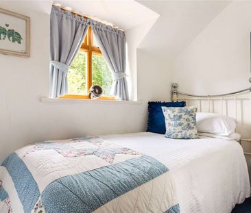 Wonderful Two Bedroom Cottage located in Stow-on-the-Wold. - Photo 3