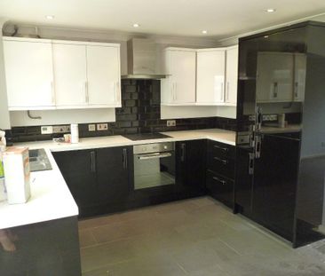 3 bedroom detached house to rent - Photo 2