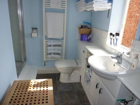 2 bedroom apartment to rent - Photo 5