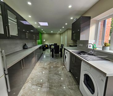 5 Bed Student Accommodation - Photo 4