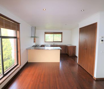 Perfectly located three bedroom home. - Photo 6