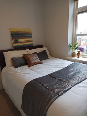 Upton Park - Photo 1