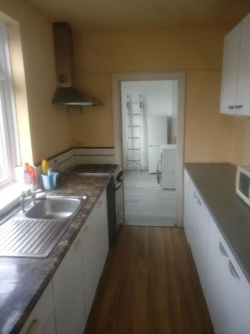 3 Bed Maisonette, Ashurst Drive, IG6 - Photo 5