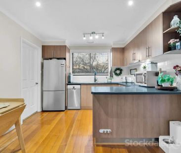 “Stylish 2 Bedroom Townhouse in Prime Berwick Location” - Photo 2