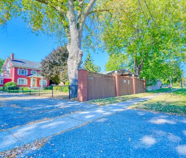 For Lease - 1110 Simcoe Street Unit# Upper #3, Oshawa, Ontario - Photo 1