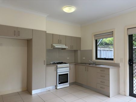 85 Rowe Drive, POTTS HILL NSW 2143 - Photo 4