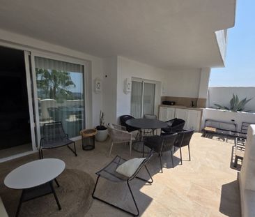 3 Bedroom Apartment For Rent in Nueva Andalucía, Málaga - Photo 5