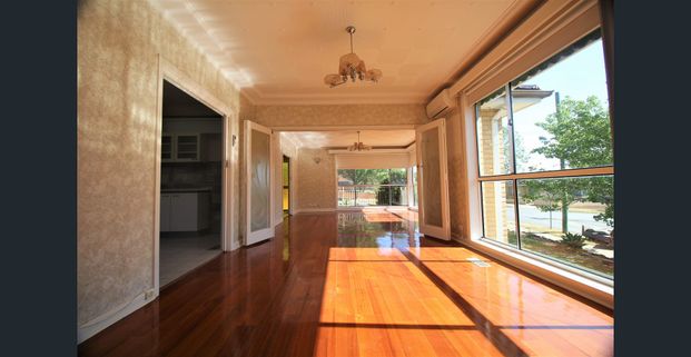 SPACIOUS FAMILY HOME WITH CITY VIEWS - Photo 1