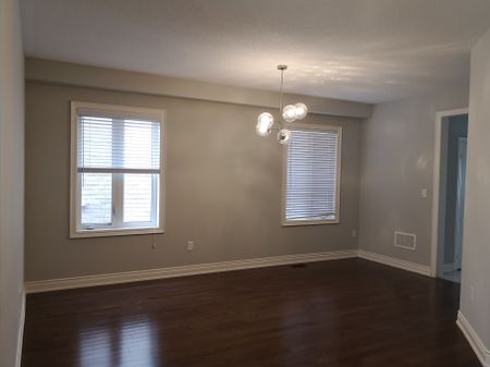 For Lease - 479 Grindstone Trail, Oakville, Ontario - Photo 2