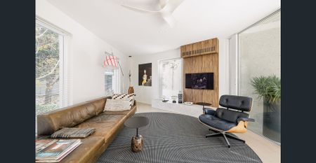 One-of-a-kind renovated home / flexible 3-level layout - Photo 5