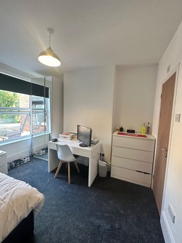 6 Bed Semi-Detached House, Derby Grove, NG7 - Photo 3