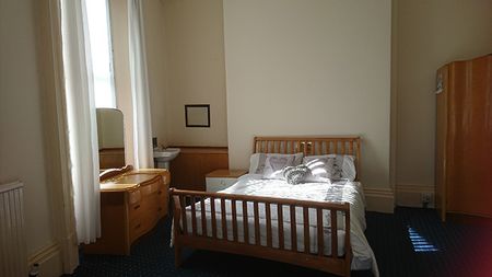 129 Warwick Road, Carlisle (STUDENT HOUSE) 10 rooms available August 2026 - Photo 5