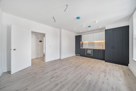 Mitcham Lane, London SW16 - Photo 2