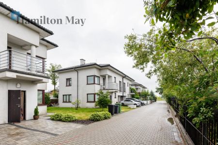 Dom w zabudowie bliźniaczej o powierzchni użytkowej 155 m2 z ogrodem na Wawrze - Photo 2