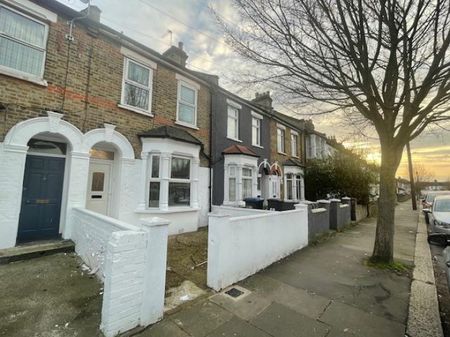 4 Bedroom House To Let - Photo 2