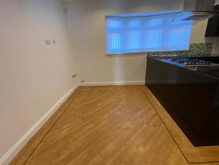 3 bedroom detached house to rent - Photo 4