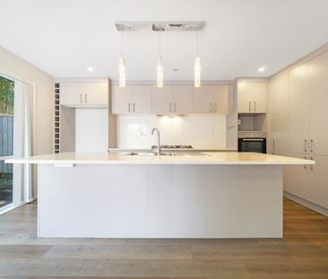 Modern Living - Secure & Sunny - Photo 2