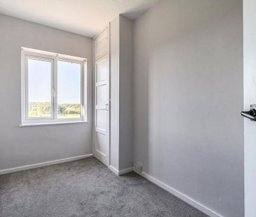 4 bedroom semi-detached house to rent - Photo 3