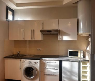 Location Appartement 1 pièce 32m² LYON 7ème - Photo 3