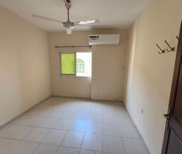 Large space and a prime location on a main road. - Photo 4