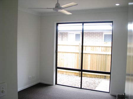 Family Home Conveniently Located Close to Parks, Schools, Shopping Centres - Photo 2