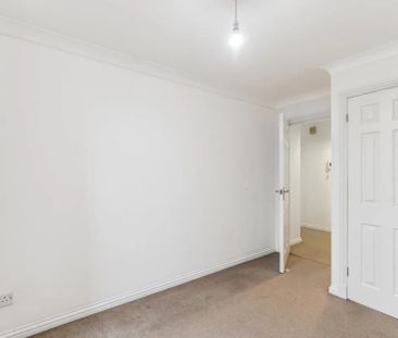 2 bedroom flat in Chiswick - Photo 6