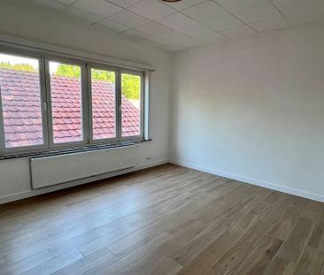 Volledig gerenoveerd appartement met 2 slaapkamers en parking - Photo 5