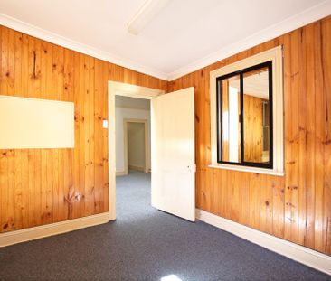 FAMILY HOME IN QUIET STREET - Photo 3