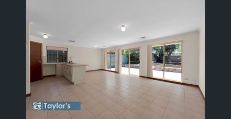 CHARMING BLUESTONE VILLA IN A PRIME NEAR-CITY LOCATION - Photo 2