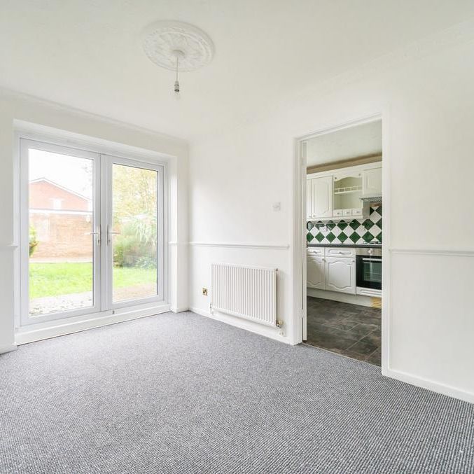 4 bedroom semi-detached house to rent - Photo 1