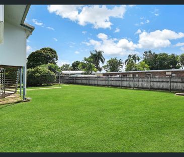 A charming 2-level Home – Great Location - Photo 4