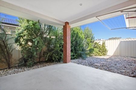 THREE BEDROOM HOME ! - Photo 5