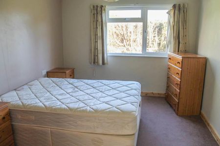 Heath Court, Dursley - Photo 3