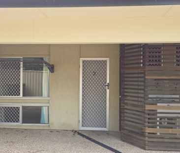 Comfortable 2-Bedroom Unit in Prime West End Location! - Photo 2