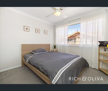 FULLY FURNISHED – Peaceful Park-side Townhouse! - Photo 3