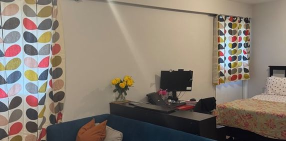 Studio Flat, Cooks Road, SE17 - Photo 2