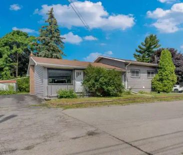 36 Day St. | 2 Bedroom with Amazing 4 piece Bathroom in Central Kin... - Photo 1
