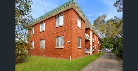 BRIGHT, SUN FILLED ONE BEDROOM UNIT - Photo 2