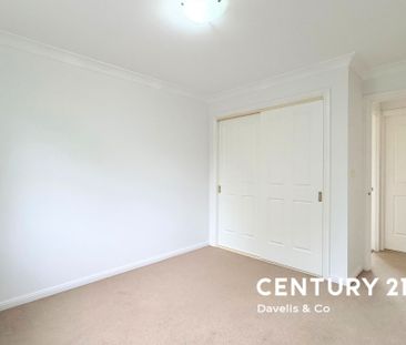 Freshly Painted - Three Bedroom Townhouse! - Photo 3