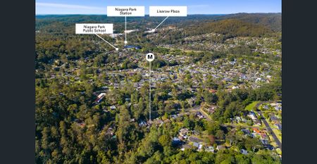 Sun-Drenched Family Living Backing onto National Park - Photo 3