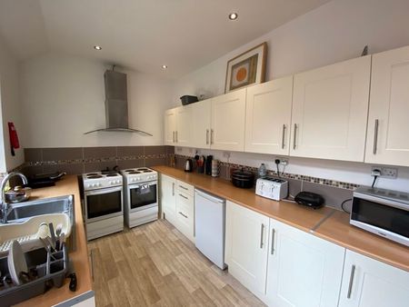 West Hill Drive, Mansfield - Photo 3
