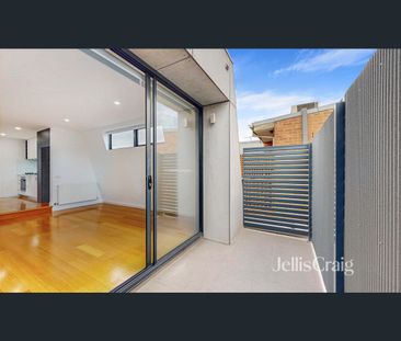 Stylish, Light-Filled Richmond Home in Prime Location - Photo 2